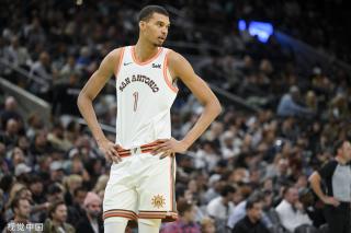 载着球队的 载着球队的