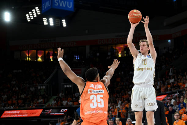 锋线组合在 锋线组合在